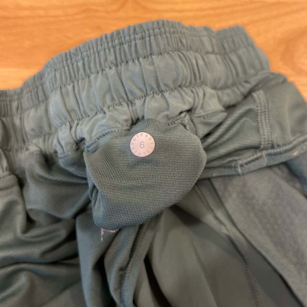 Lululemon Hotty Hot LR Shorts in Seafoam Green - Picture 4 of 5
